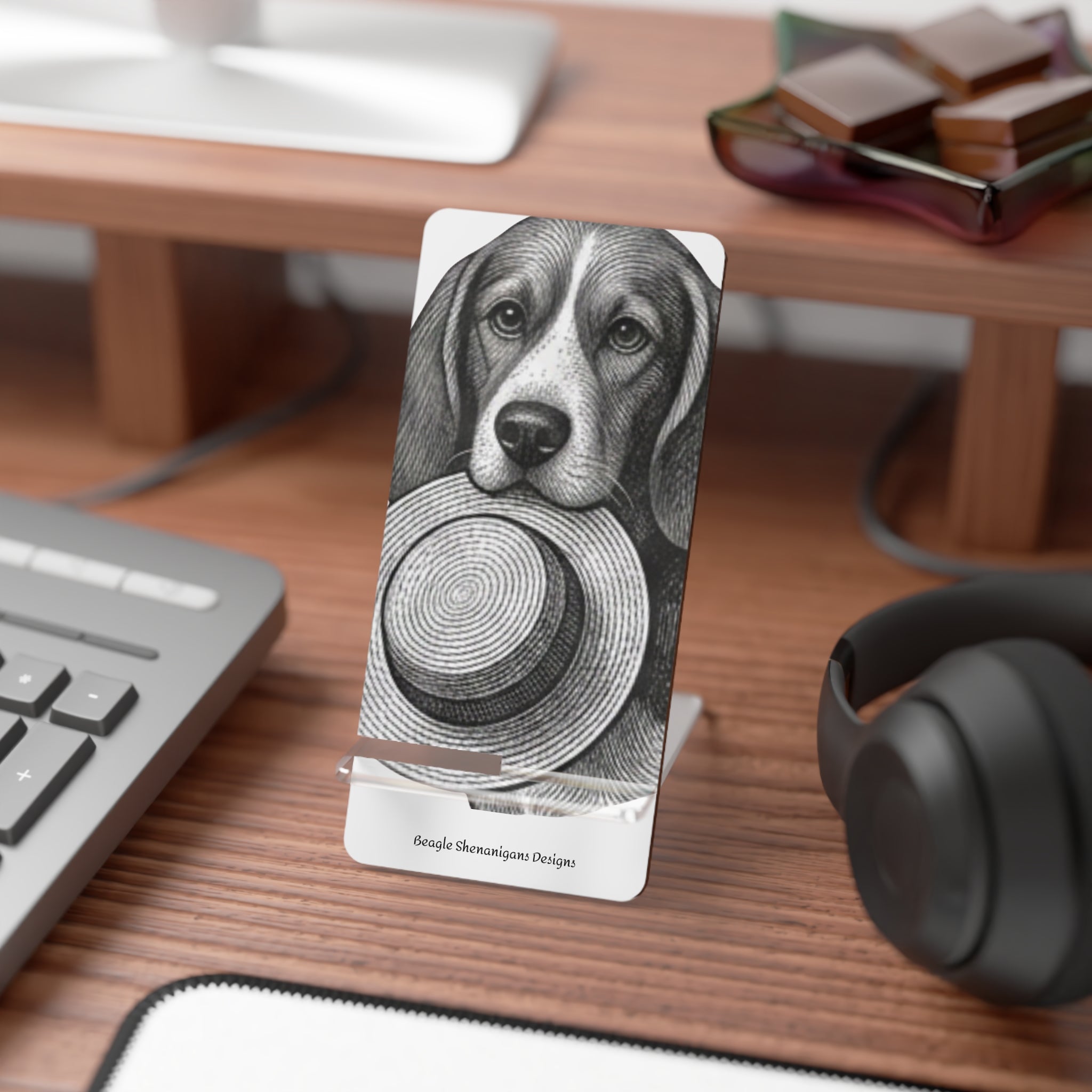 Dog With Hat Smartphone Stand – Portable Mobile Display Stand for Phones, Cute Beagle Illustration